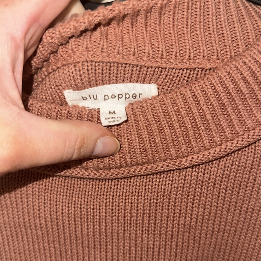 Classic Women's Dusty Rose Pullover Sweater - Picture 3 of 4